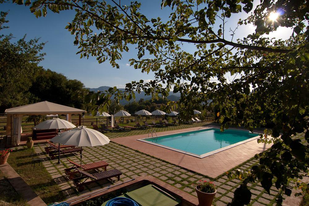 Вилла Complesso Agrituristico La Ciriola Пьедилуко Экстерьер фото